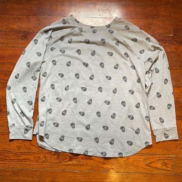 Skull Long-Sleeve - Picture 4 of 5